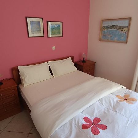 Thalia Apartment In Kalamata, 15' Walk From The City Center And The Beach Bagian luar foto