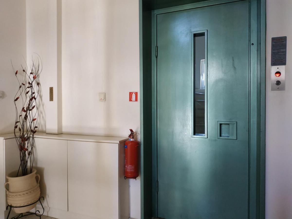 Thalia Apartment In Kalamata, 15' Walk From The City Center And The Beach Bagian luar foto
