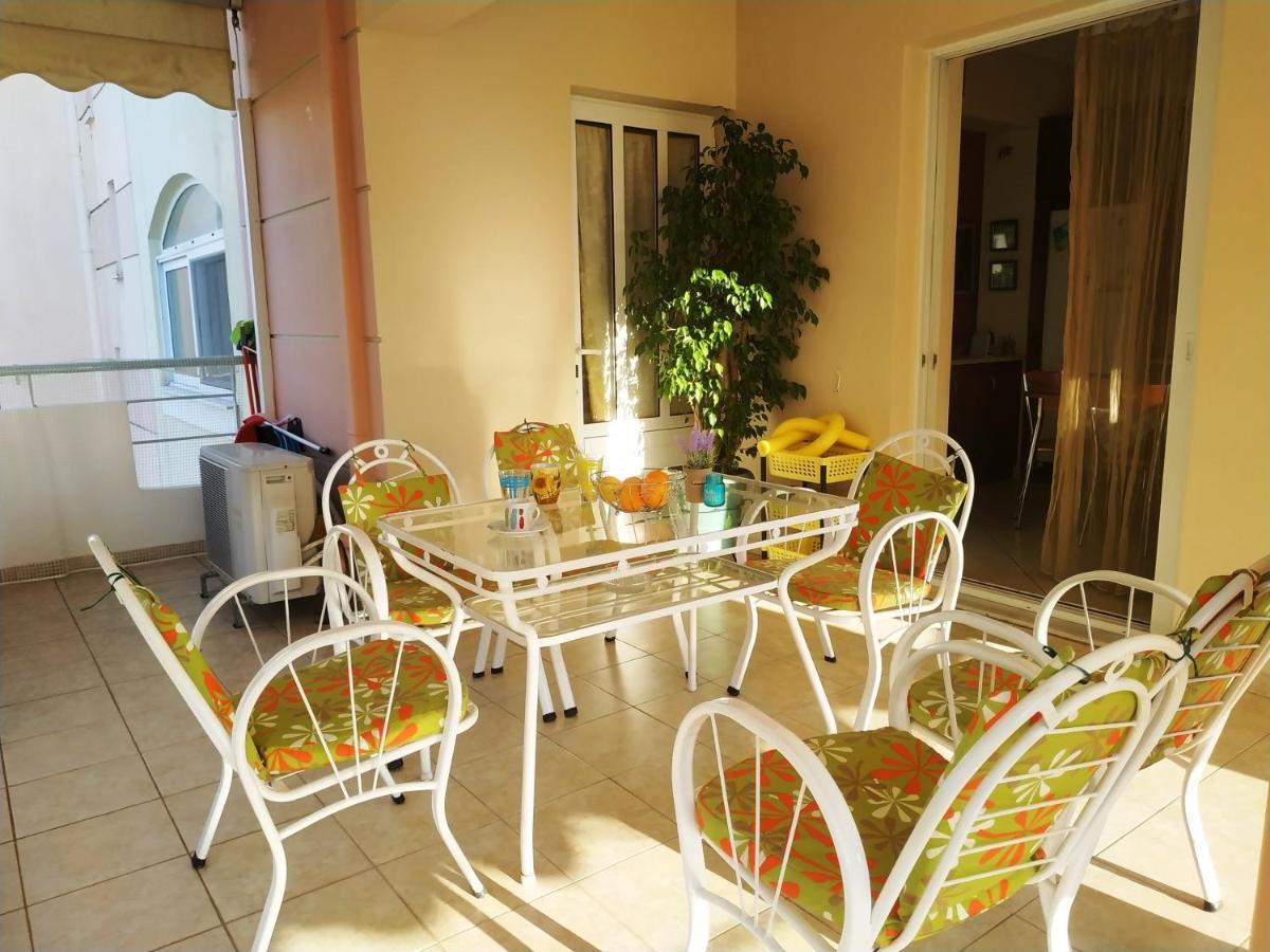 Thalia Apartment In Kalamata, 15' Walk From The City Center And The Beach Bagian luar foto