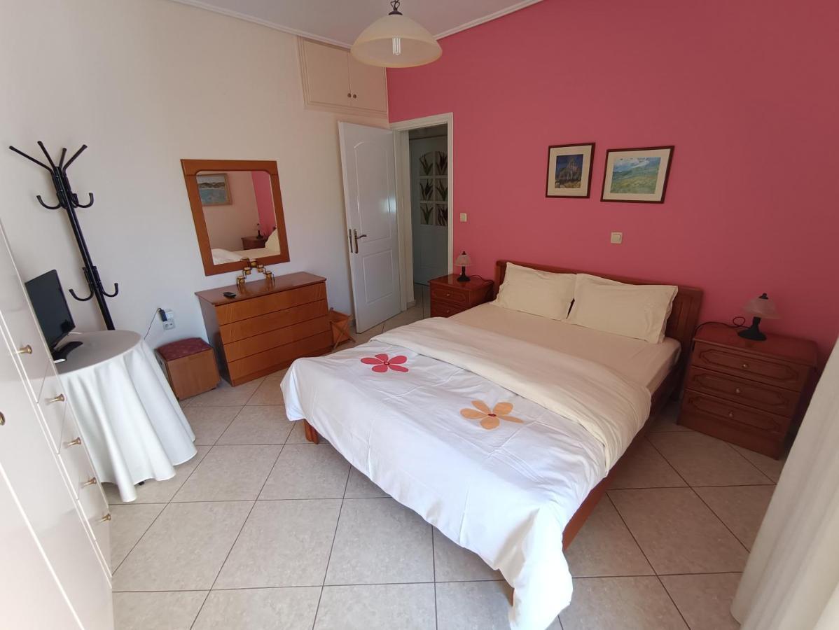 Thalia Apartment In Kalamata, 15' Walk From The City Center And The Beach Bagian luar foto