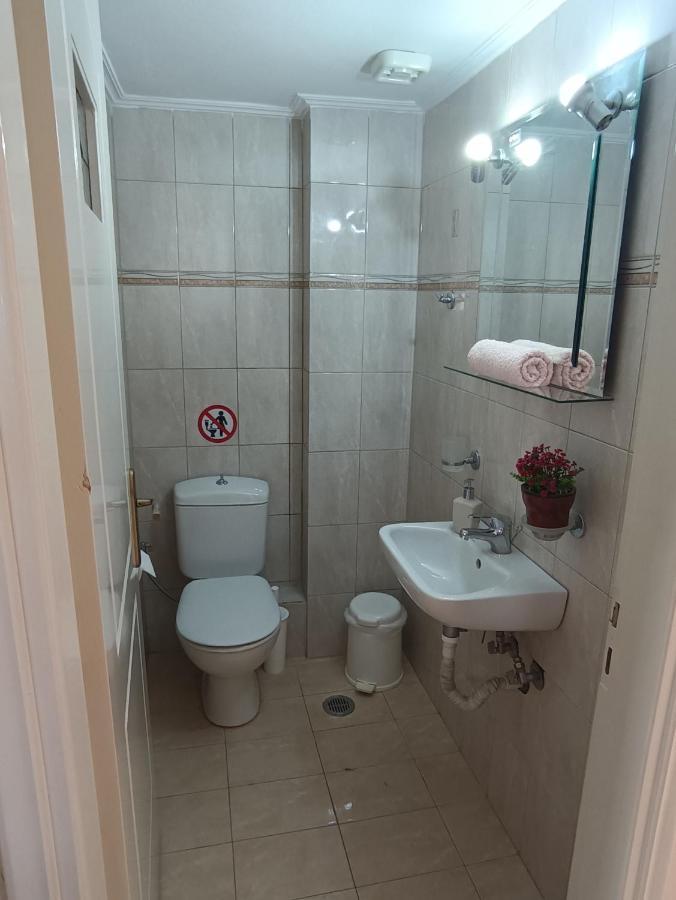 Thalia Apartment In Kalamata, 15' Walk From The City Center And The Beach Bagian luar foto