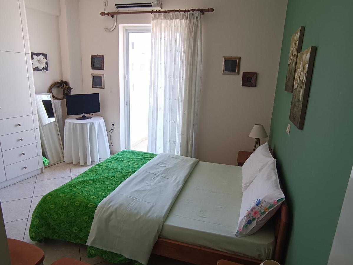 Thalia Apartment In Kalamata, 15' Walk From The City Center And The Beach Bagian luar foto
