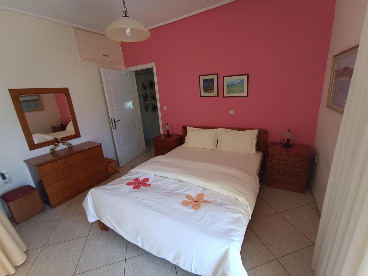Thalia Apartment In Kalamata, 15' Walk From The City Center And The Beach Bagian luar foto